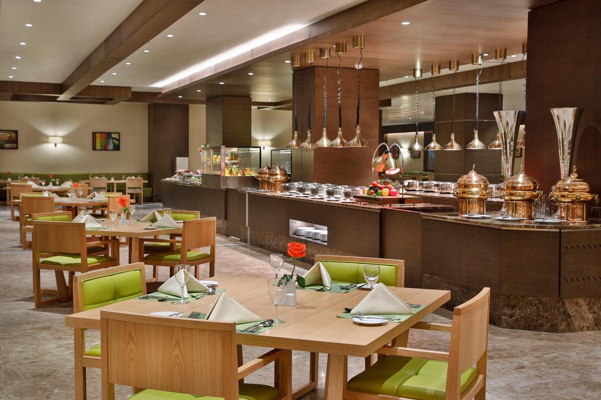 Four Points By Sheraton Makkah Al Naseem Мекка Экстерьер фото A restaurant in Riyadh, Saudi Arabia.